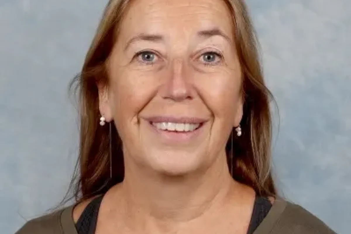 Elaine provides strategic leadership for wellbeing across Sorrento Primary School, fostering a culture where connection, inclusion and belonging are valued. She works alongside the Wellbeing Team to support the development of whole-school wellbeing initiatives and ensure the wellbeing of students remains central to school life.